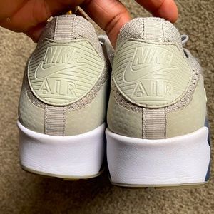 Nike Men’s Air Max 90 Flyknit